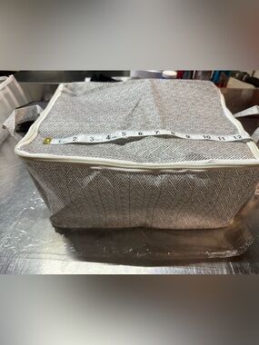 STORAGE Neutral Herringbone Zip Tote Bags.